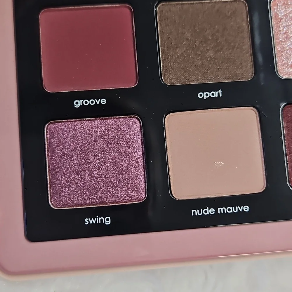 Never Used Natasha Denona Retro Eyeshadow Palette - Picture 5 of 11